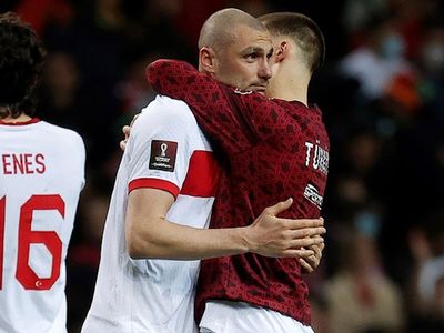 Portekiz ile Türkiye'nin oynadığı Dünya Kupası play-off maçının ardından Burak Yılmaz, milli takımı bıraktığını duyurdu!