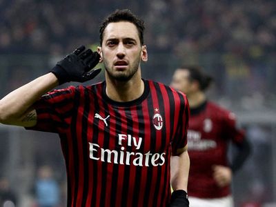 PSG Hakan Çalhanoğlu'nun Peşinde!