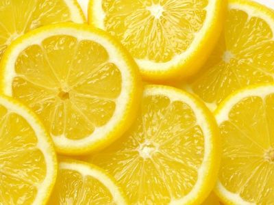 Pürüzsüz ve parlak bir cilde sahip olmak ister misiniz? Limonun cilt üzerindeki mucizevi etkileri herkesi şaşırtacak
