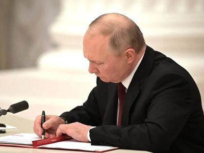 Putin’den flaş kararname: 2 dünya devine darbe