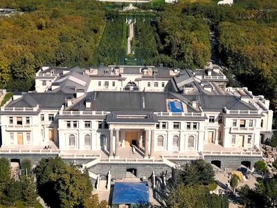Putin'in Başına Bela Olan Fantezisi: Striptiz Odasının Görüntüleri Paylaşıldı
