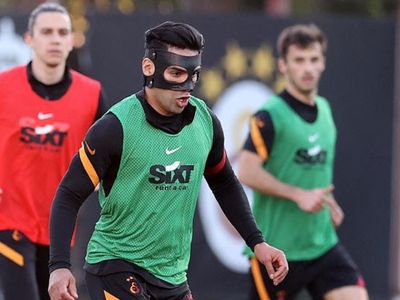 Radamel Falcao Özel Maske İle İdmana Çıktı