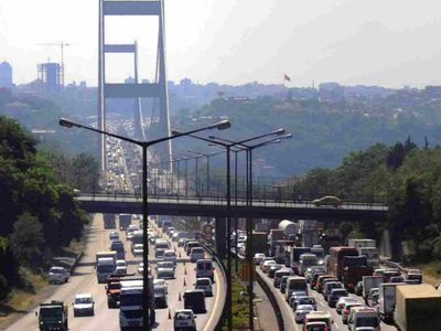 Ramazan bayramında otoyollar ve köprü geçişleri ücretsiz olacak mı? Arife günü yol ve köprü geçişleri ücretli mi?