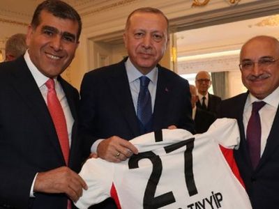 Recep Tayyip Erdoğan'a Forma Hediye Edildi