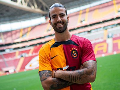 Record gazetesinin muhabiri Andre Monteiro Galatasaray’ın yeni transferi Sergio Oliveira’yı Andrea Pirlo’ya benzetti