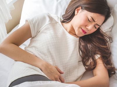 Regl ağrısı neden olur, nasıl geçer? Regl ağrısına iyi gelen besinler 