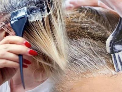 Regl döneminde saç boyatılır mı? Adetlikyen saç boyatmanın yan etkileri nelerdir? Saç boyatmak için doğru zaman ve yöntemler