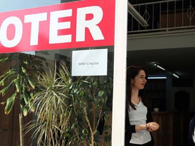 Resmi daireler bugün açık mı? Resmi dairelerin tatili bitti mi? 14 Temmuz Noterler açık mı? Vergi dairesi çalışıyor mu?