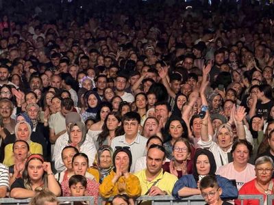 Resul Dindar konserinde unutulmaz düetler gerçekleşti