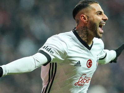 Ricardo Quaresma Beşiktaş için Türkiye'de: Siyah Beyazlı taraftarlar Portekizliyi havalimanında karşıladı