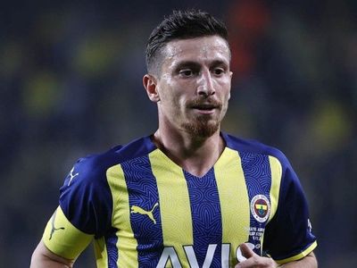 Rıza Çalımbay, eski öğrencisi Mert Hakan Yandaş'ın Fenerbahçe yerine Galatasaray'a gitmesinin kendisi için daha iyi olacağını söyledi
