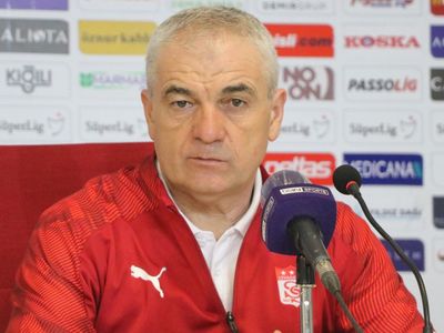 Rıza Çalımbay'dan Adana Demirspor Maçının Ardından Hakem Tepkisi!