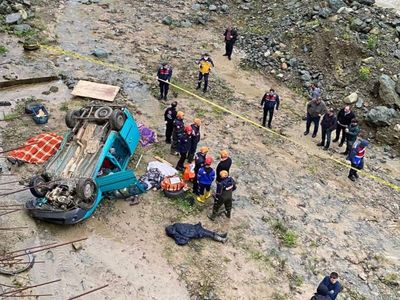 Rize’de araç dereye uçtu: Çok sayıda ölü ve yaralı var