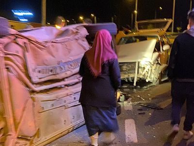 Rize'de iki otomobil kafa kafaya çarpıştı: Çok sayıda kişi yaralandı