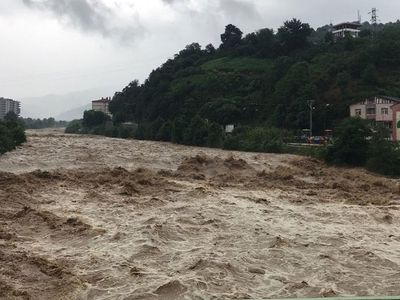 Rize'de Riskli Olduğu Tespit Edilen 112 Hane Tahliye Edildi