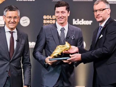 Robert Lewandowski Altın Ayakkabı Ödülünü Aldı!