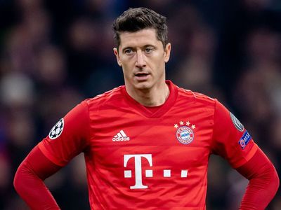 Robert Lewandowski takımdan ayrılmasına izin vermeyen Bayern Münih yönetimine isyan etti