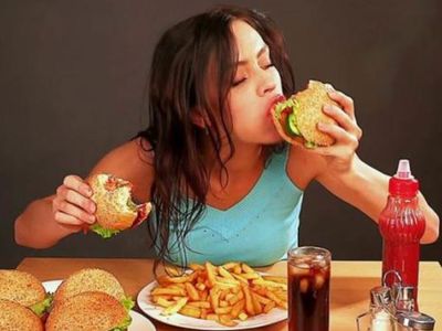 Ruh haliniz beslenme alışkanlığınızı doğrudan tetikliyor: Duygusal açlık yiyecekle dolmaz!