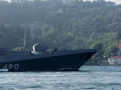 Rus Savaş Gemileri İstanbul Boğazı'ndan Art Arda Geçerek Marmara Denizi'ne Açıldı