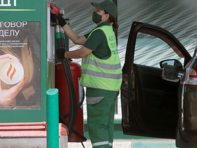 Rusya hükümetinden açıklama geldi: 6 ay benzin ihraç edilmeyecek