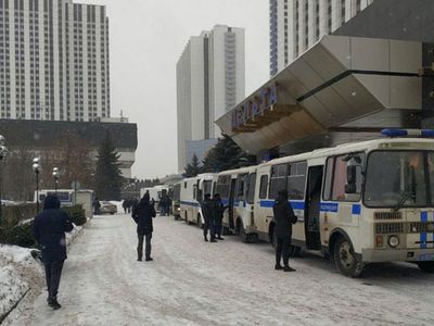 Rusya'da Bağımsız Milletvekili Adaylarına Polis Baskını