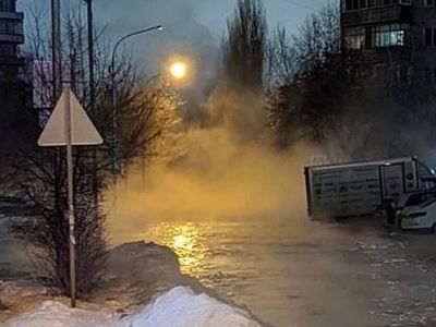 Rusya’da ısınma sistemi arızası: Sokakları kaynar su bastı!