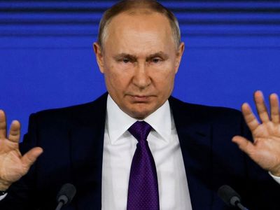 Rusya ekonomisi tepetaklak! Borsa ve Ruble'de kayıp yüzde 50'leri buldu! Putin kurmaylarını topluyor