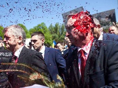 Rusya'nın Varşova Büyükelçisi Sergey Andreev'e kırmızı boyalı saldırı düzenlendi!
