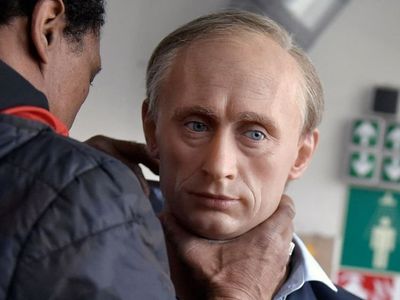 Rusya'ya ve Putin'e karşı alınan yaptırım kararlarına yenileri ekleniyor:  Fransa'da Putin'in balmumu heykeli Grevin Müzesi'nden kaldırıldı