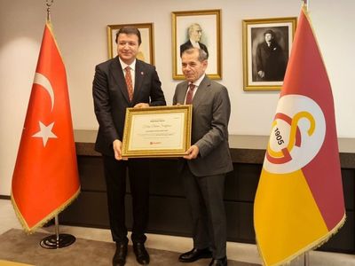 Saadet Partisi Genel Başkanı Arıkan'dan Galatasaray'a Ziyaret