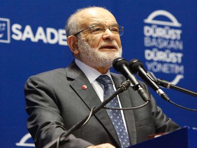 Saadet Partisi’nde bir dönem sona eriyor: Temel Karamollaoğlu Genel Başkanlığı bırakacağını duyurdu