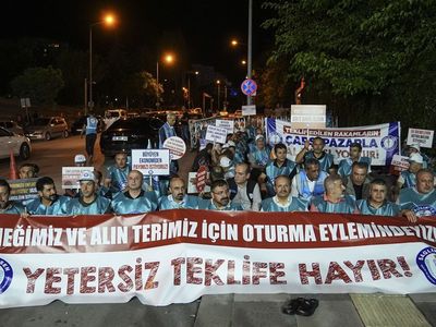 Sağlık-Sen 112 Dakikalık Oturma Eylemi Gerçekleştirdi