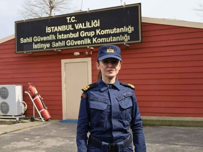 Sahil Güvenlik Komutanlığı'nın ilk kadın bot komutanı görev başında: Cinsiyeti bir kenara bırakarak insan olarak görevimizi icra ediyoruz!