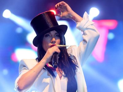 Sahne Kıyafetiyle Tepki Alan Hande Yener: 'Daha Açık Giyeceğim'