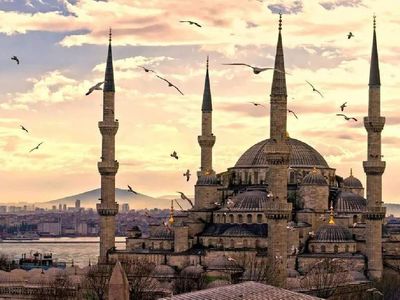 Sahurda ezan okunurken su içilir mi? Ezan devam ederken su içmek kefaret gerektirir mi? İşte Diyanet fetvası