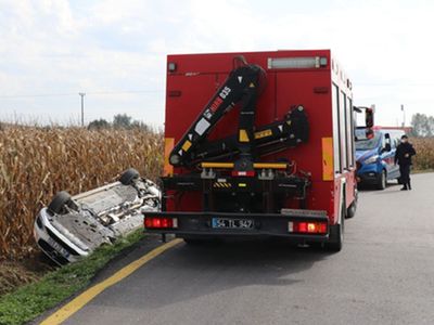 Sakarya'da Aracıyla Takla Attı! Burnu Bile Kanamadan Kurtuldu