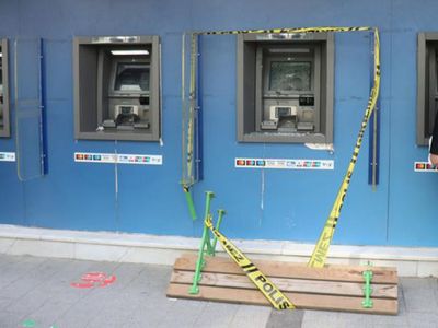 Sakarya'da bu kadarı da olmaz dedirten olay! Yanında taşıdığı bankla ATM parçaladı