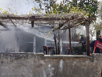 Sakarya’da İki Katlı Ev Alevlere Teslim Oldu