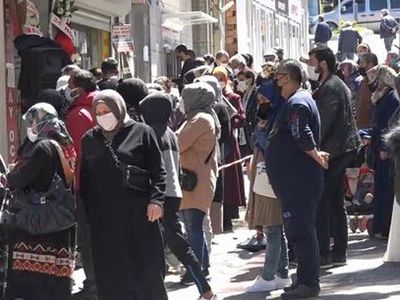 Sakarya’da İndirimi Gören, Koronavirüsü Unuttu