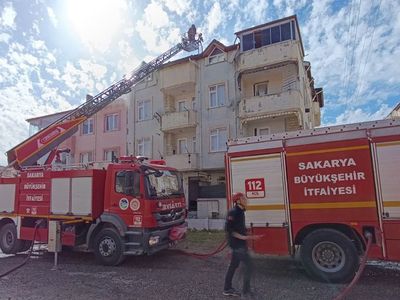 Sakarya'da korkutan yangın: Uzun uğraşlar sonucu yangın söndürüldü