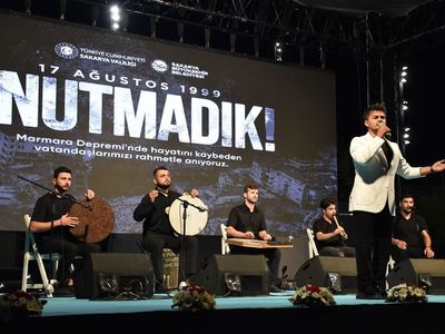 Sakarya'da Marmara Depremi Şehitleri Anıldı