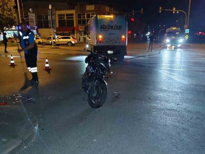 Sakarya'da motosiklet kazasında bir kişi hayatını kaybetti, üç yaralı