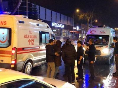 Sakarya'da Yol Verme Kavgası: 2 Kişi Bıçaklandı
