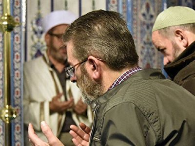Salavat nasıl getirilir? Salavatı şerife nasıl çekilir? Salâtu selam okunuşu ve anlamı