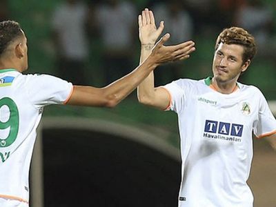 Salih Uçan Sakatlanarak Oyundan Çıktı