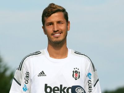 Salih Uçan'dan büyük itiraf! Fenerbahçe forması giydiği dönemde Aziz Yıldırım'ın Roma'nın yaptığı 10 Milyon Euroluk teklifi reddettiğini açıkladı