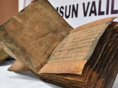 Samsun'da 2500 Yıllık Altın İşlemeli Tevrat!
