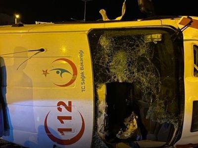 Samsun’da Ambulans ile Fındık Yüklü Kamyon Çarpıştı: 1 Sağlık Çalışanı Hayatını Kaybetti, 3 Yaralı