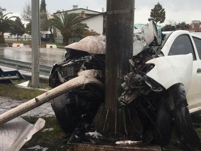 Samsun’da Direğe Çarpan Otomobil Hurdaya Döndü: 2 Ağır Yaralı