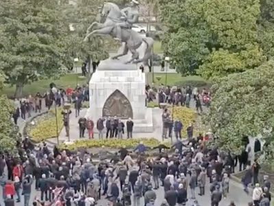 Samsun'daki Atatürk Anıtı'na Gidenler Heykel Etrafında Döndü
